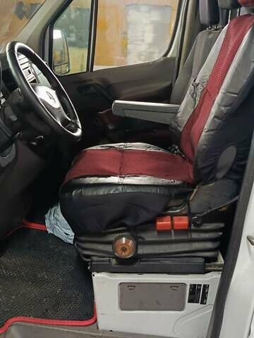 Белый Мерседес Sprinter, объемом двигателя 2.1 л и пробегом 300 тыс. км за 12550 $, фото 4 на Automoto.ua