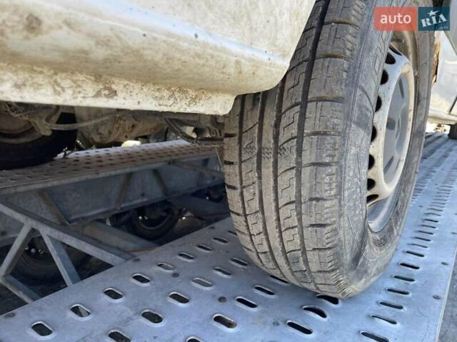 Белый Мерседес Sprinter, объемом двигателя 2.15 л и пробегом 300 тыс. км за 3999 $, фото 14 на Automoto.ua