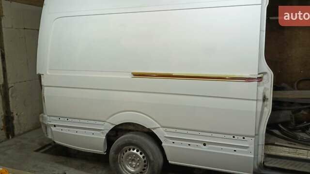 Белый Мерседес Sprinter, объемом двигателя 2.1 л и пробегом 300 тыс. км за 12550 $, фото 1 на Automoto.ua