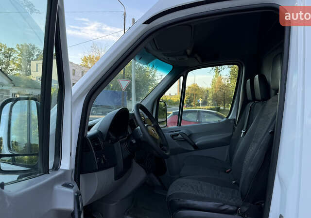 Білий Мерседес Sprinter, об'ємом двигуна 2.2 л та пробігом 350 тис. км за 11500 $, фото 5 на Automoto.ua
