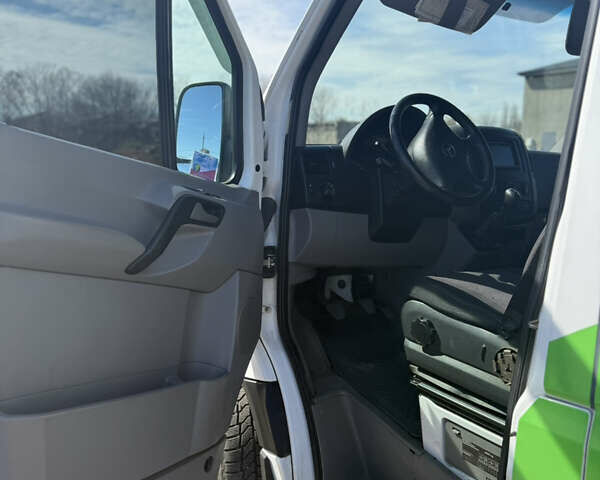 Белый Мерседес Sprinter, объемом двигателя 2.1 л и пробегом 472 тыс. км за 11500 $, фото 3 на Automoto.ua