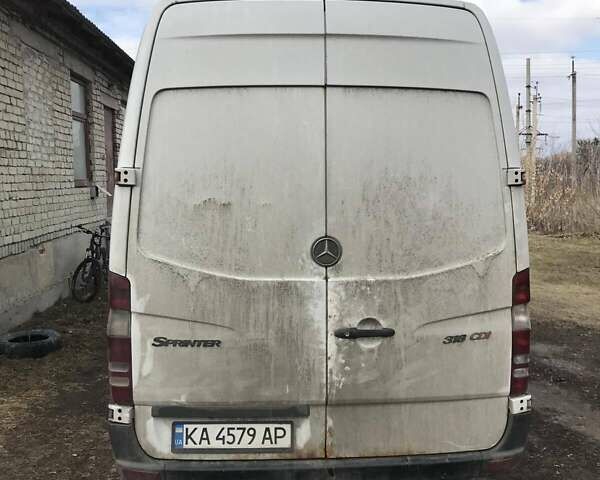 Белый Мерседес Sprinter, объемом двигателя 2.99 л и пробегом 515 тыс. км за 10900 $, фото 4 на Automoto.ua