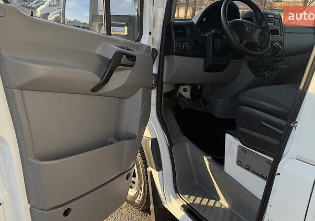 Белый Мерседес Sprinter, объемом двигателя 3 л и пробегом 279 тыс. км за 19900 $, фото 30 на Automoto.ua