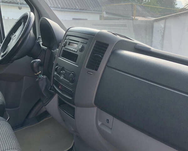 Белый Мерседес Sprinter, объемом двигателя 2.15 л и пробегом 504 тыс. км за 10800 $, фото 10 на Automoto.ua