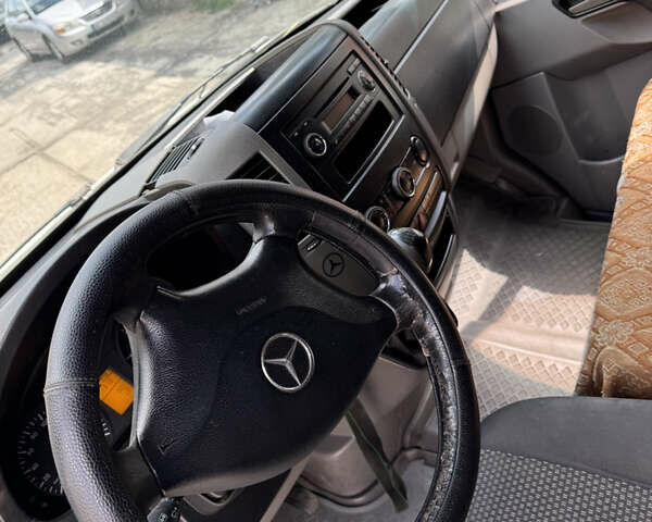 Белый Мерседес Sprinter, объемом двигателя 2.15 л и пробегом 696 тыс. км за 10500 $, фото 12 на Automoto.ua