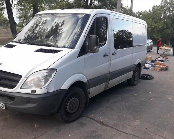 Белый Мерседес Sprinter, объемом двигателя 2.15 л и пробегом 300 тыс. км за 10000 $, фото 4 на Automoto.ua