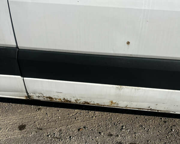 Белый Мерседес Sprinter, объемом двигателя 2.15 л и пробегом 350 тыс. км за 7900 $, фото 6 на Automoto.ua