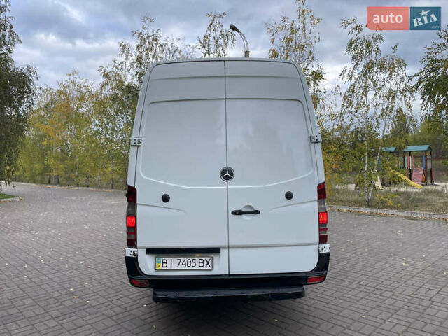 Белый Мерседес Sprinter, объемом двигателя 2.2 л и пробегом 350 тыс. км за 10999 $, фото 6 на Automoto.ua