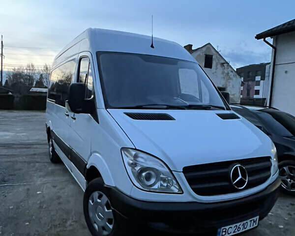 Белый Мерседес Sprinter, объемом двигателя 2.15 л и пробегом 510 тыс. км за 9800 $, фото 1 на Automoto.ua