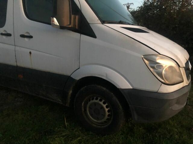 Белый Мерседес Sprinter, объемом двигателя 2.2 л и пробегом 450 тыс. км за 5700 $, фото 4 на Automoto.ua