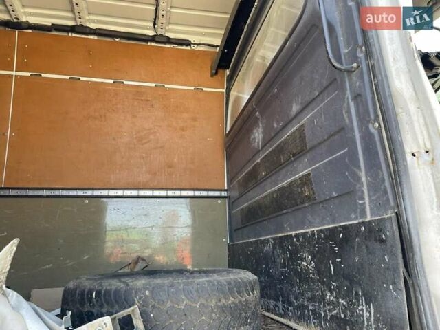Белый Мерседес Sprinter, объемом двигателя 2.15 л и пробегом 300 тыс. км за 3999 $, фото 12 на Automoto.ua