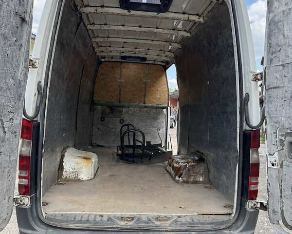 Белый Мерседес Sprinter, объемом двигателя 2.15 л и пробегом 696 тыс. км за 10500 $, фото 8 на Automoto.ua