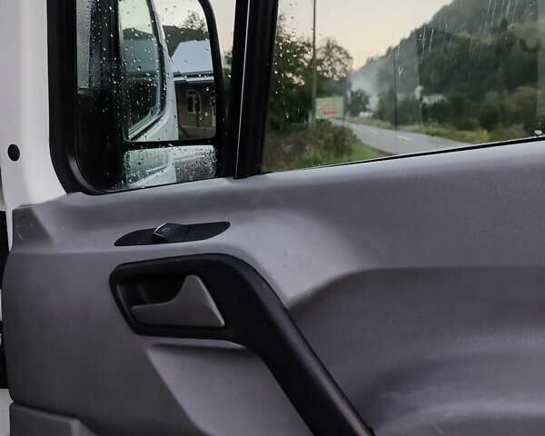 Белый Мерседес Sprinter, объемом двигателя 2.15 л и пробегом 360 тыс. км за 8500 $, фото 12 на Automoto.ua