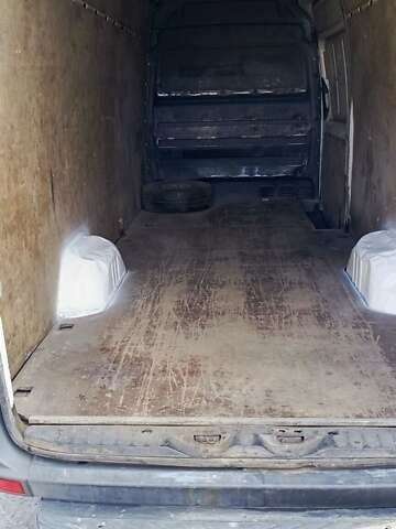 Белый Мерседес Sprinter, объемом двигателя 2.1 л и пробегом 300 тыс. км за 12550 $, фото 10 на Automoto.ua