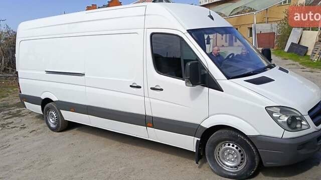 Белый Мерседес Sprinter, объемом двигателя 2.1 л и пробегом 300 тыс. км за 12550 $, фото 13 на Automoto.ua