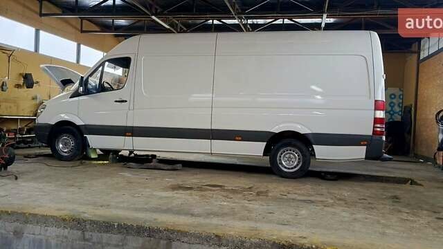 Белый Мерседес Sprinter, объемом двигателя 2.1 л и пробегом 300 тыс. км за 12700 $, фото 5 на Automoto.ua