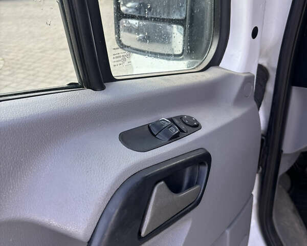 Белый Мерседес Sprinter, объемом двигателя 2.1 л и пробегом 317 тыс. км за 12000 $, фото 10 на Automoto.ua