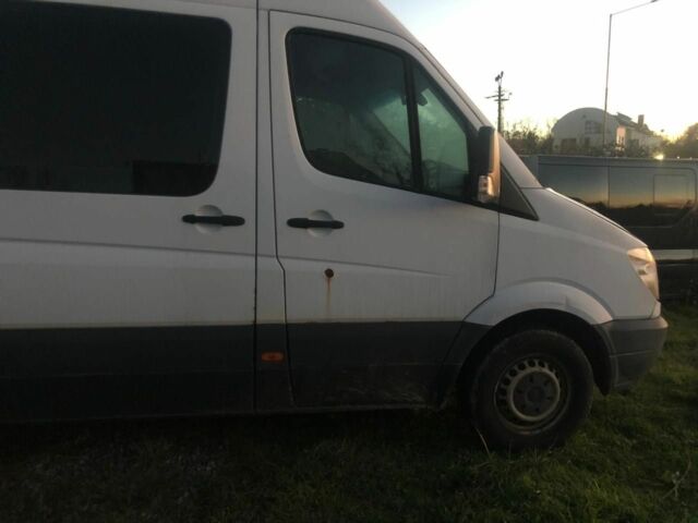 Белый Мерседес Sprinter, объемом двигателя 2.2 л и пробегом 450 тыс. км за 5700 $, фото 3 на Automoto.ua