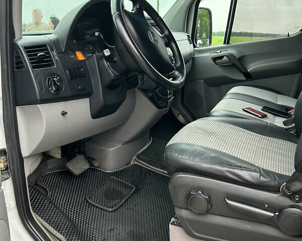 Белый Мерседес Sprinter, объемом двигателя 0 л и пробегом 350 тыс. км за 23500 $, фото 4 на Automoto.ua
