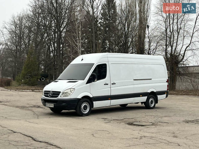 Белый Мерседес Sprinter, объемом двигателя 2.15 л и пробегом 280 тыс. км за 10900 $, фото 1 на Automoto.ua