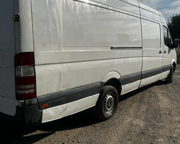 Белый Мерседес Sprinter, объемом двигателя 2.15 л и пробегом 350 тыс. км за 7900 $, фото 3 на Automoto.ua
