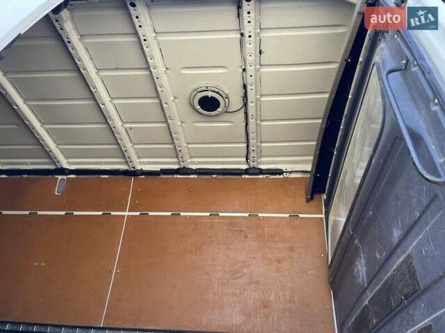Белый Мерседес Sprinter, объемом двигателя 2.15 л и пробегом 300 тыс. км за 3999 $, фото 10 на Automoto.ua