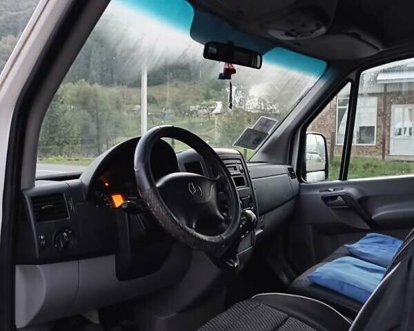 Белый Мерседес Sprinter, объемом двигателя 2.15 л и пробегом 360 тыс. км за 8500 $, фото 7 на Automoto.ua