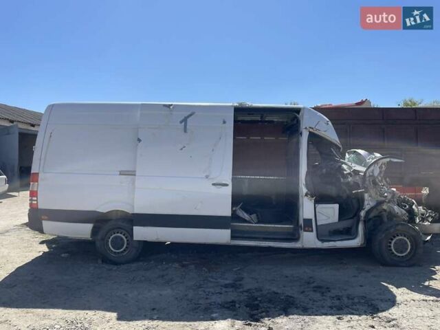 Белый Мерседес Sprinter, объемом двигателя 2.15 л и пробегом 300 тыс. км за 3999 $, фото 13 на Automoto.ua