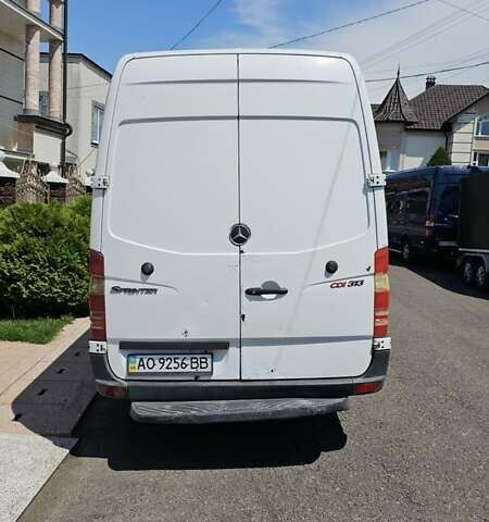 Белый Мерседес Sprinter, объемом двигателя 2.2 л и пробегом 360 тыс. км за 9100 $, фото 1 на Automoto.ua
