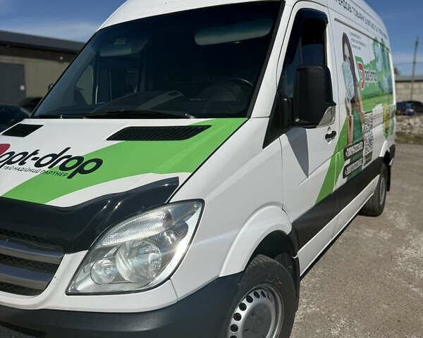 Белый Мерседес Sprinter, объемом двигателя 2.1 л и пробегом 472 тыс. км за 11500 $, фото 2 на Automoto.ua