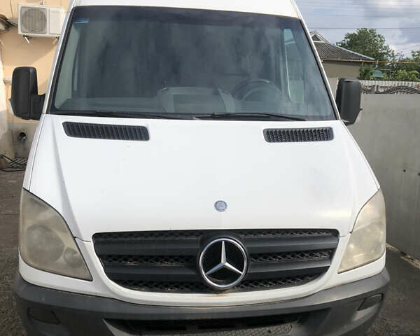 Белый Мерседес Sprinter, объемом двигателя 2.15 л и пробегом 504 тыс. км за 10800 $, фото 1 на Automoto.ua