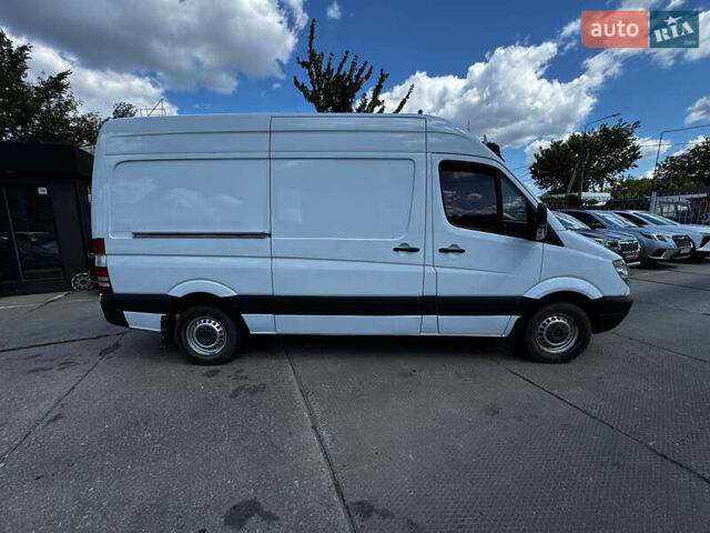 Белый Мерседес Sprinter, объемом двигателя 2.2 л и пробегом 490 тыс. км за 10430 $, фото 6 на Automoto.ua