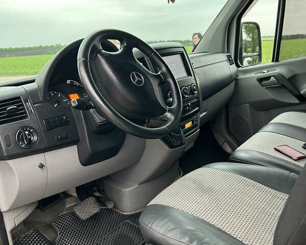 Белый Мерседес Sprinter, объемом двигателя 0 л и пробегом 350 тыс. км за 23500 $, фото 2 на Automoto.ua