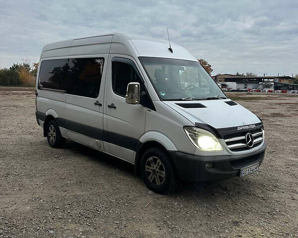 Белый Мерседес Sprinter, объемом двигателя 2.2 л и пробегом 370 тыс. км за 8699 $, фото 2 на Automoto.ua