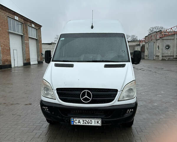 Белый Мерседес Sprinter, объемом двигателя 3 л и пробегом 250 тыс. км за 19000 $, фото 3 на Automoto.ua