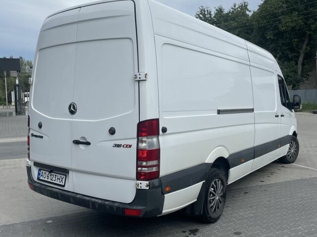 Белый Мерседес Sprinter, объемом двигателя 3 л и пробегом 400 тыс. км за 13300 $, фото 3 на Automoto.ua