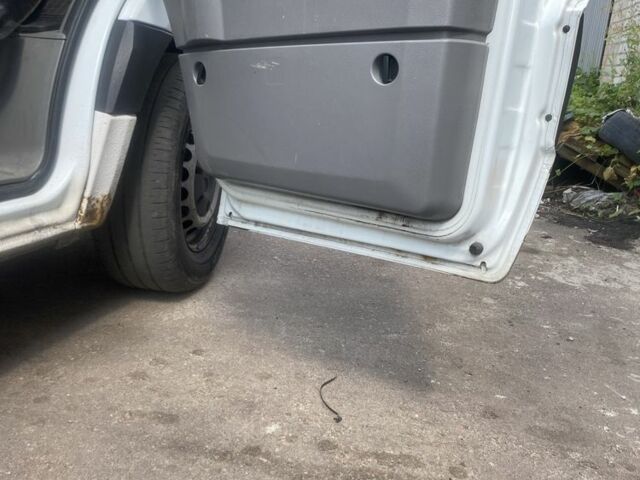 Белый Мерседес Sprinter, объемом двигателя 2.1 л и пробегом 360 тыс. км за 12000 $, фото 3 на Automoto.ua