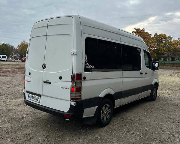 Белый Мерседес Sprinter, объемом двигателя 2.2 л и пробегом 370 тыс. км за 8699 $, фото 3 на Automoto.ua