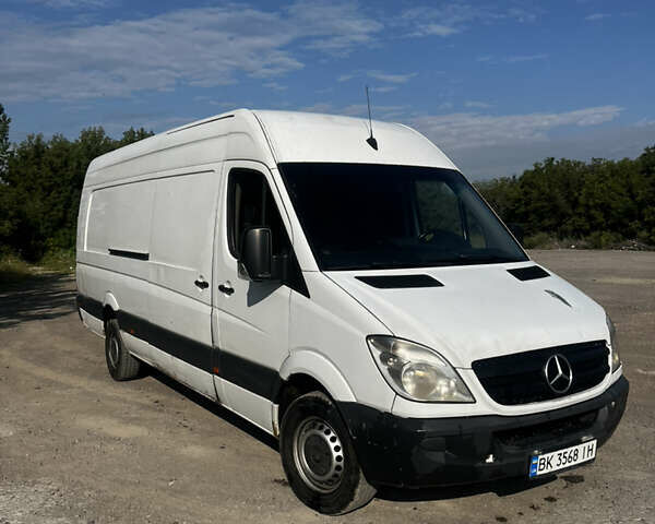 Белый Мерседес Sprinter, объемом двигателя 2.15 л и пробегом 350 тыс. км за 7900 $, фото 4 на Automoto.ua