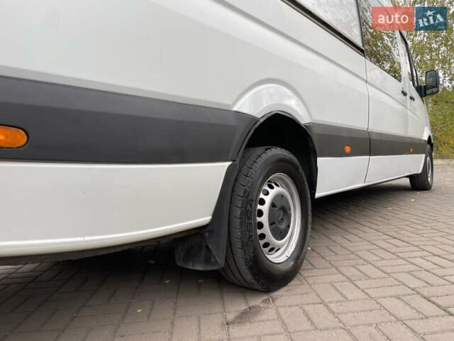 Белый Мерседес Sprinter, объемом двигателя 2.2 л и пробегом 350 тыс. км за 10999 $, фото 18 на Automoto.ua