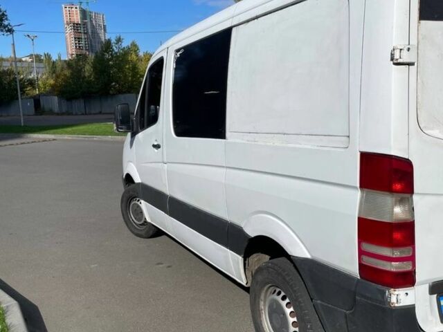 Белый Мерседес Sprinter, объемом двигателя 2.1 л и пробегом 608 тыс. км за 9200 $, фото 2 на Automoto.ua