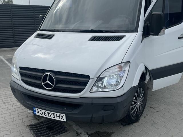 Белый Мерседес Sprinter, объемом двигателя 3 л и пробегом 400 тыс. км за 13300 $, фото 2 на Automoto.ua