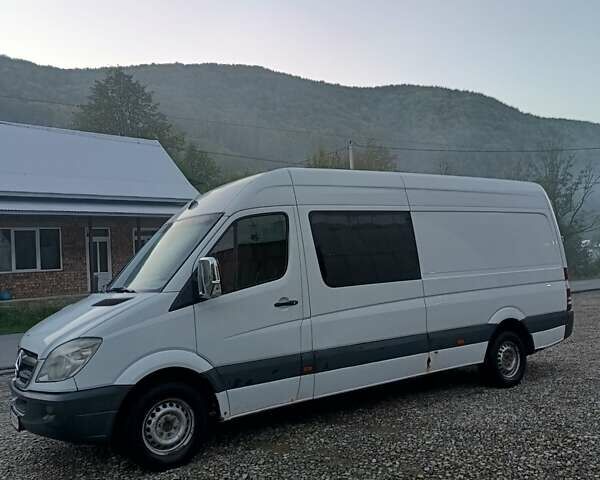 Белый Мерседес Sprinter, объемом двигателя 2.15 л и пробегом 360 тыс. км за 8500 $, фото 62 на Automoto.ua