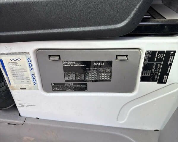 Белый Мерседес Sprinter, объемом двигателя 2.1 л и пробегом 317 тыс. км за 12000 $, фото 15 на Automoto.ua