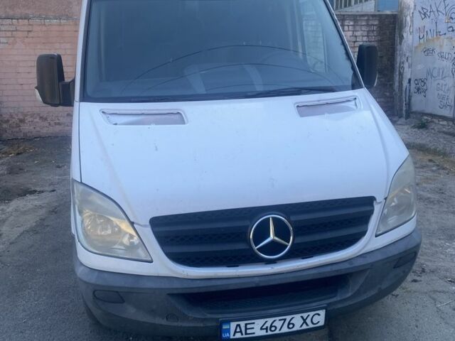 Белый Мерседес Sprinter, объемом двигателя 2.1 л и пробегом 584 тыс. км за 10000 $, фото 1 на Automoto.ua