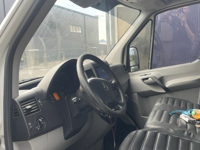 Белый Мерседес Sprinter, объемом двигателя 3 л и пробегом 400 тыс. км за 13300 $, фото 7 на Automoto.ua