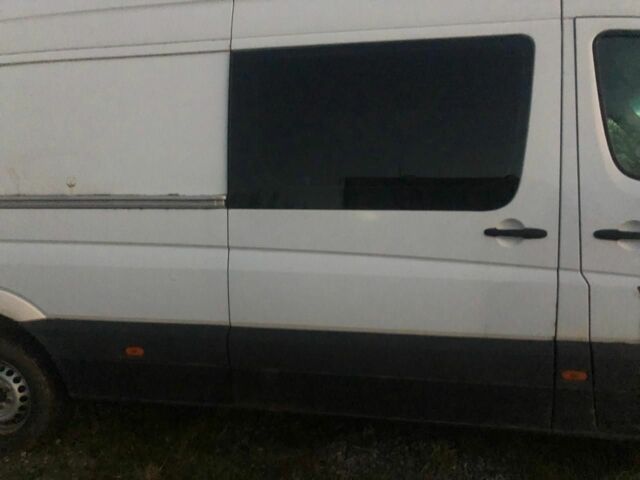 Белый Мерседес Sprinter, объемом двигателя 2.2 л и пробегом 450 тыс. км за 5700 $, фото 2 на Automoto.ua