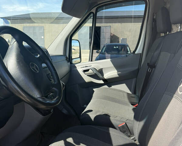 Белый Мерседес Sprinter, объемом двигателя 2.1 л и пробегом 472 тыс. км за 11500 $, фото 8 на Automoto.ua
