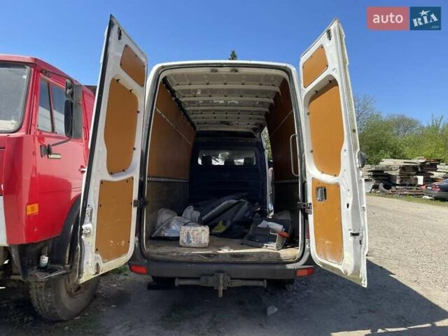 Белый Мерседес Sprinter, объемом двигателя 2.15 л и пробегом 300 тыс. км за 3999 $, фото 1 на Automoto.ua