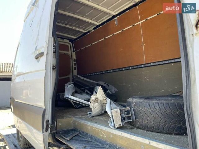Белый Мерседес Sprinter, объемом двигателя 2.15 л и пробегом 300 тыс. км за 3999 $, фото 8 на Automoto.ua